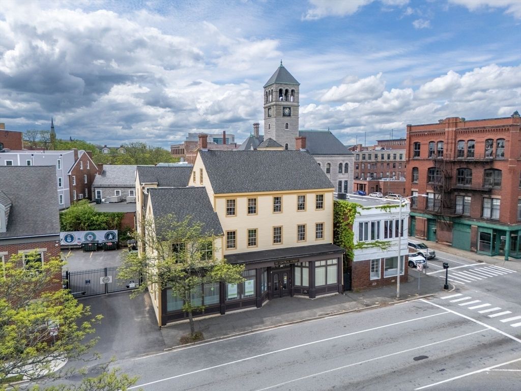 Exterior, Facade, Queen Anne Victorian