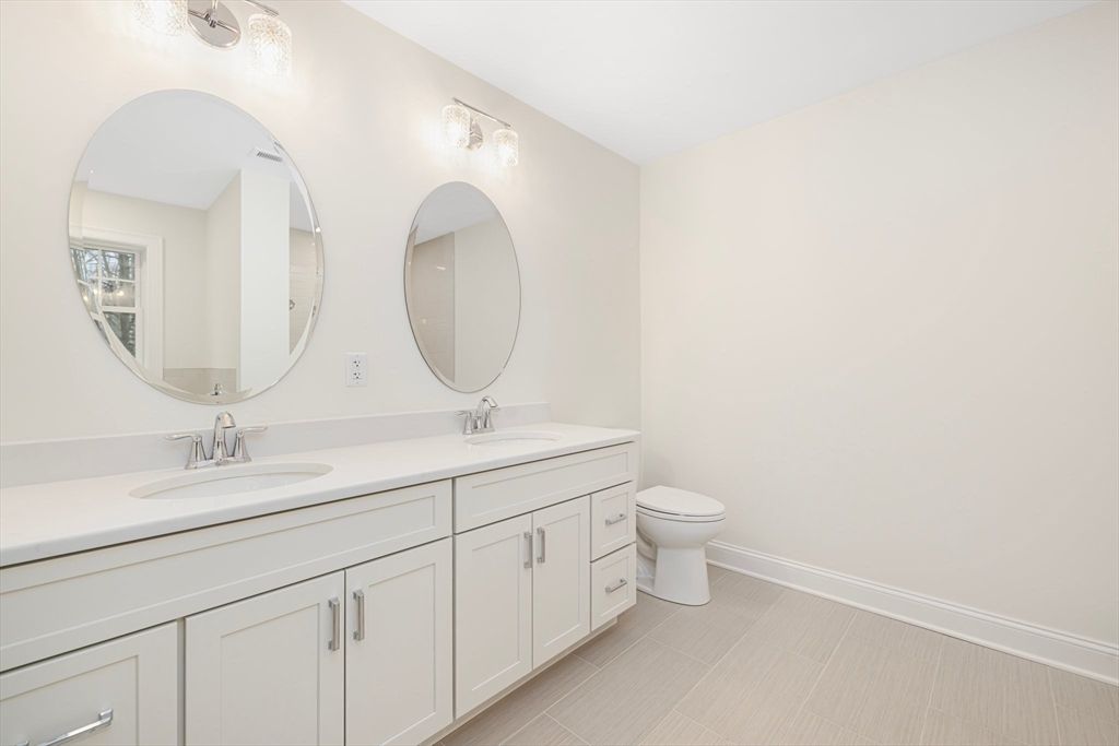 Bathroom, Dual Sink Vanities, Interior