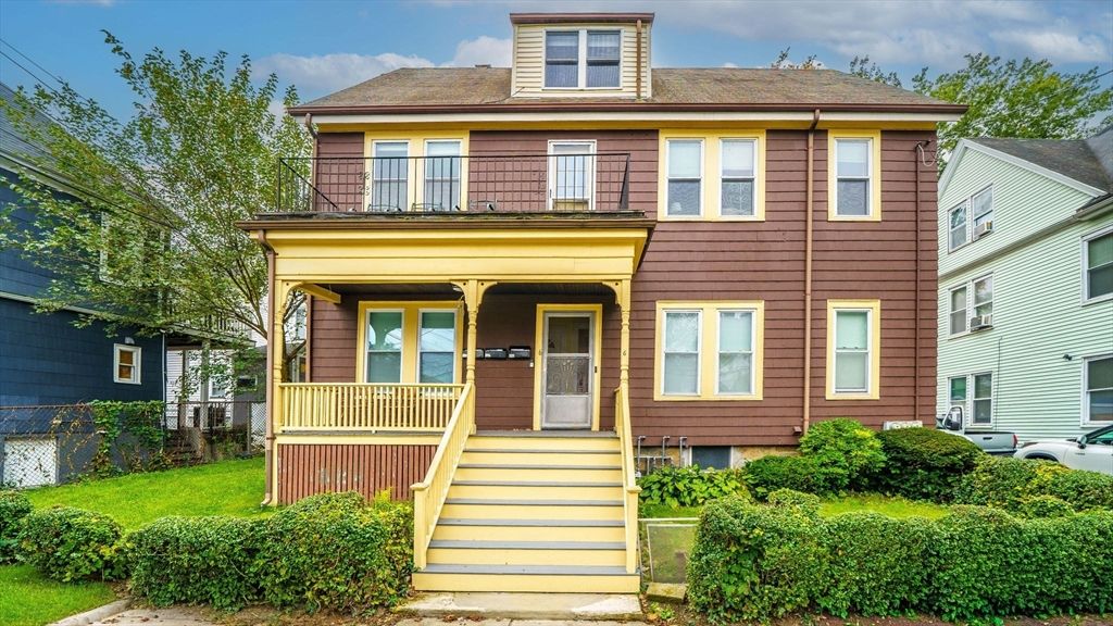 Exterior, Facade, American Foursquare