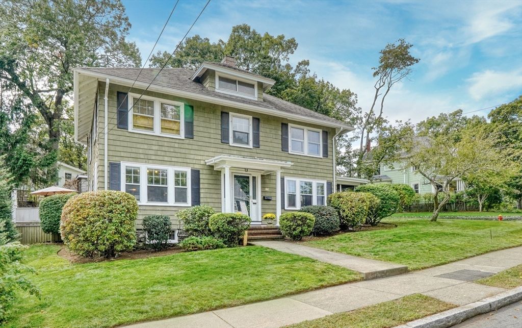 Exterior, Facade, American Foursquare