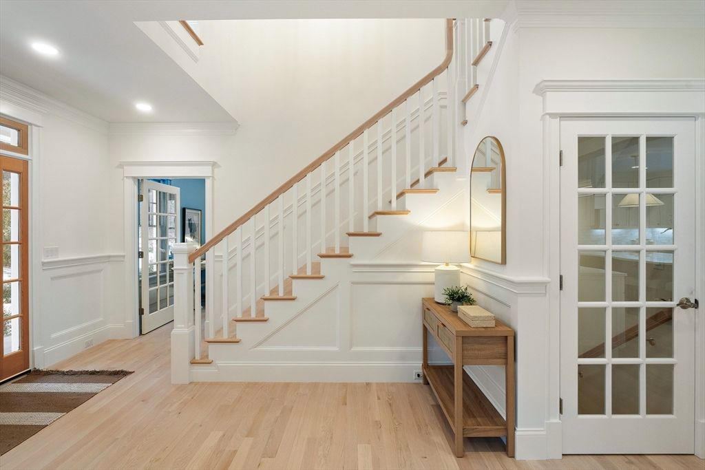 Interior, Recessed Lighting, Wood Texture Flooring