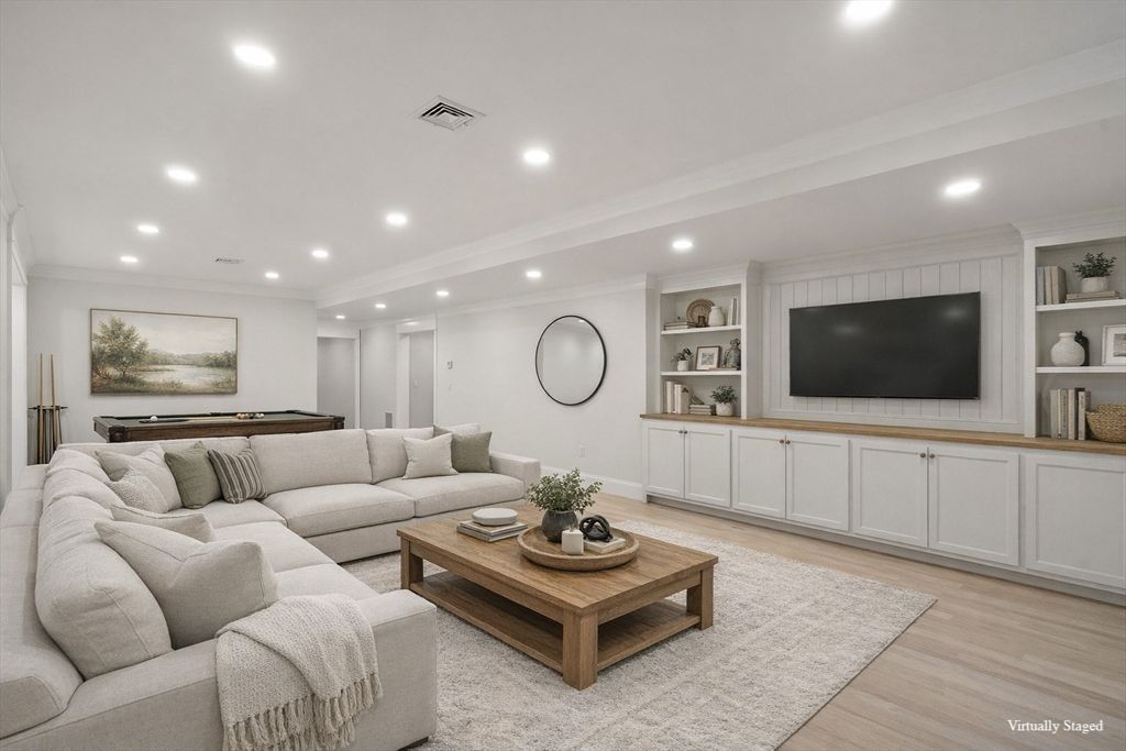 Billiard Table, Game Room, Interior, Living room, Recessed Lighting, Wood Texture Flooring