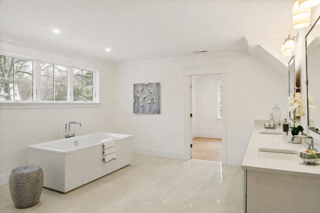 Bathroom, Dual Sink Vanities, Free Standing Baths, Interior, Recessed Lighting