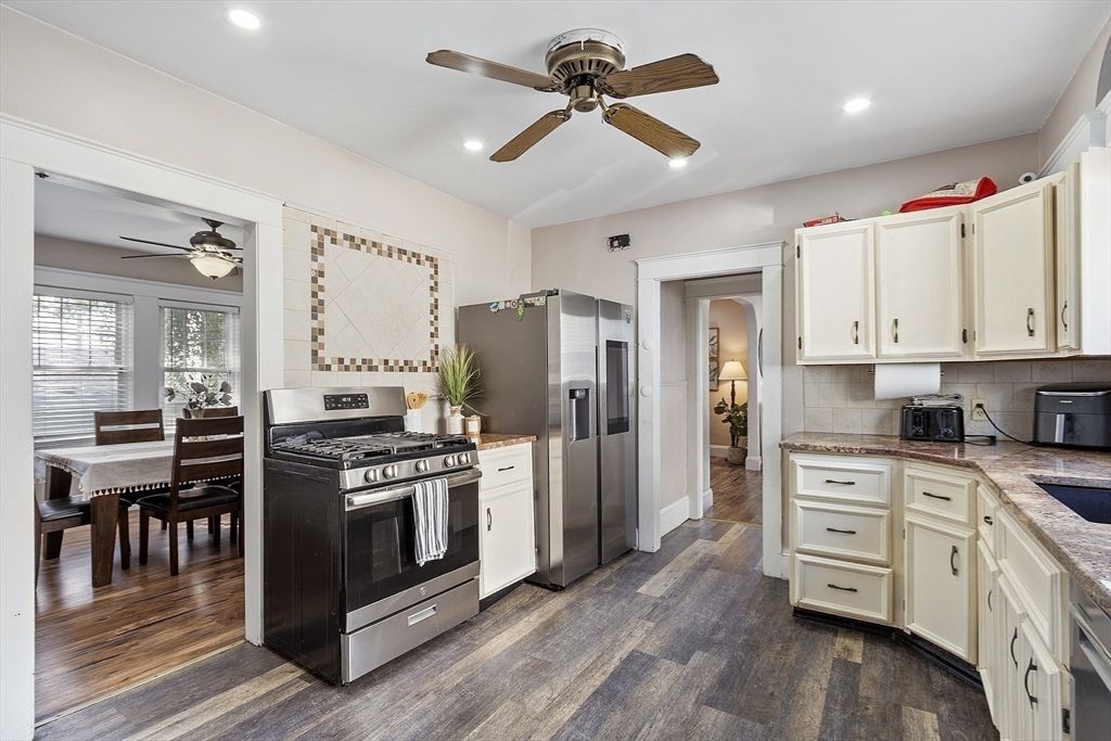 Dining room, Interior, Kitchen, Recessed Lighting, Stainless Steel Appliances, Wood Texture Flooring