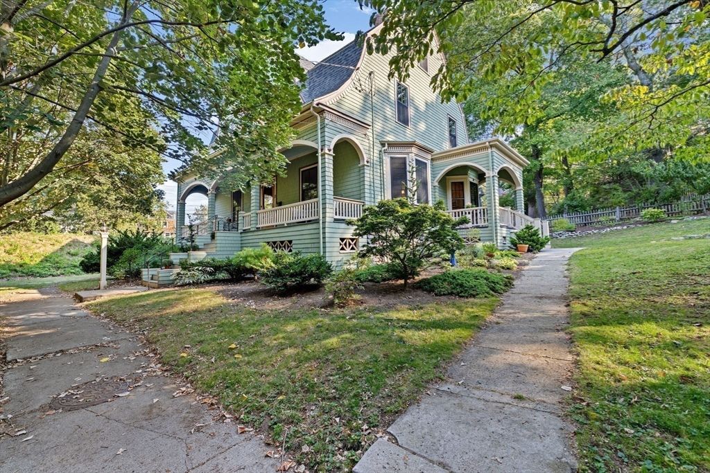 Backyard, Exterior, Facade, Queen Anne Victorian