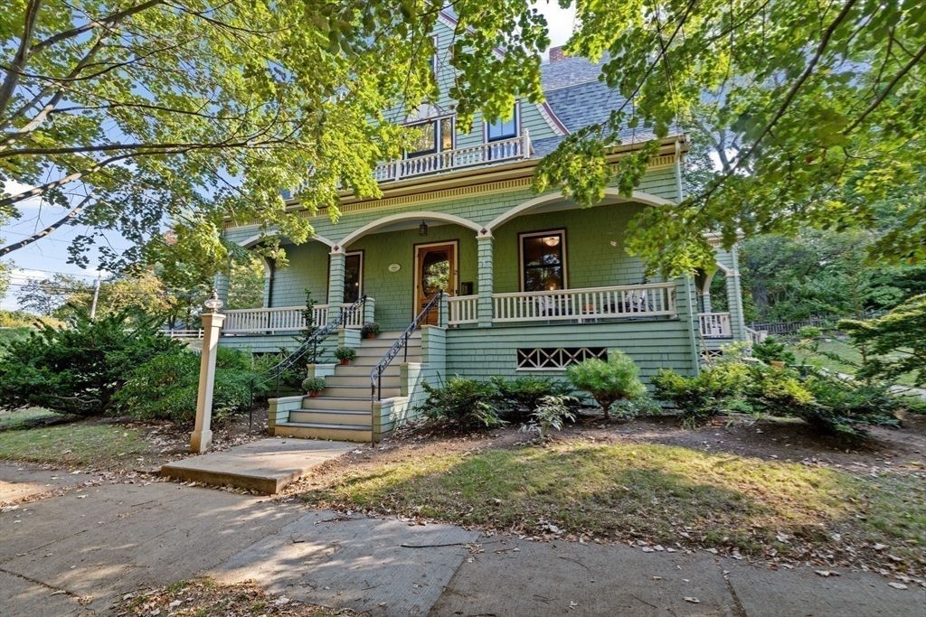 Exterior, Facade, Queen Anne Victorian
