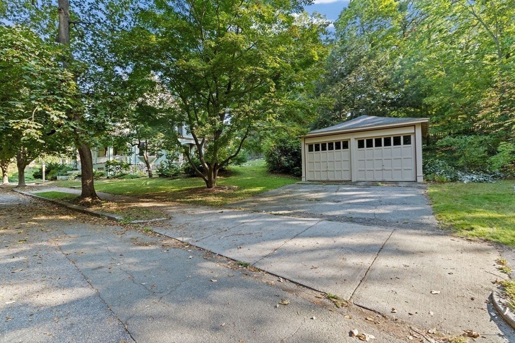 Detached Garage, Exterior