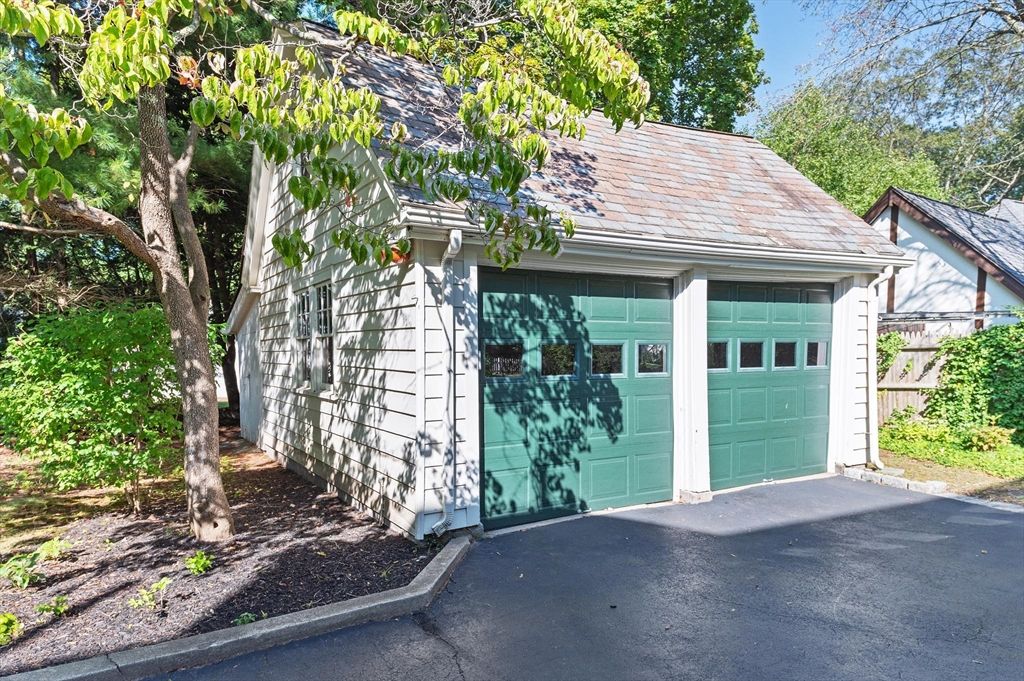 Detached Garage, Exterior