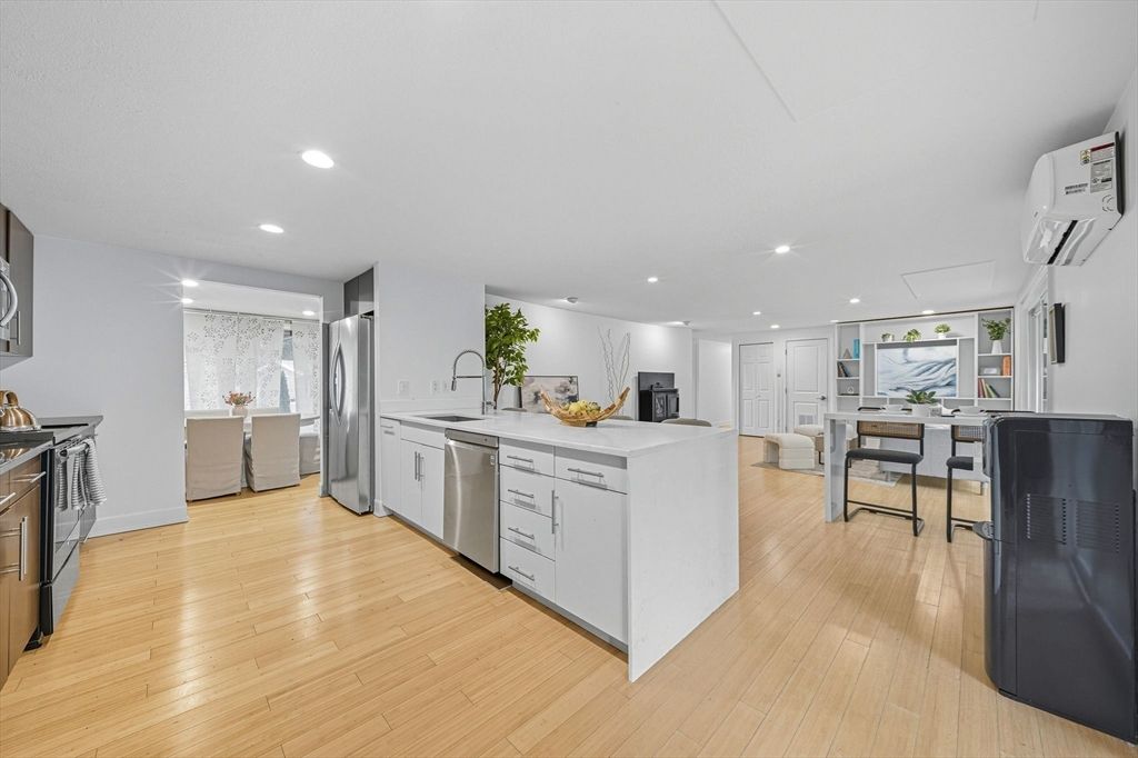 Dining room, Interior, Kitchen, Recessed Lighting, Stainless Steel Appliances, Wood Texture Flooring
