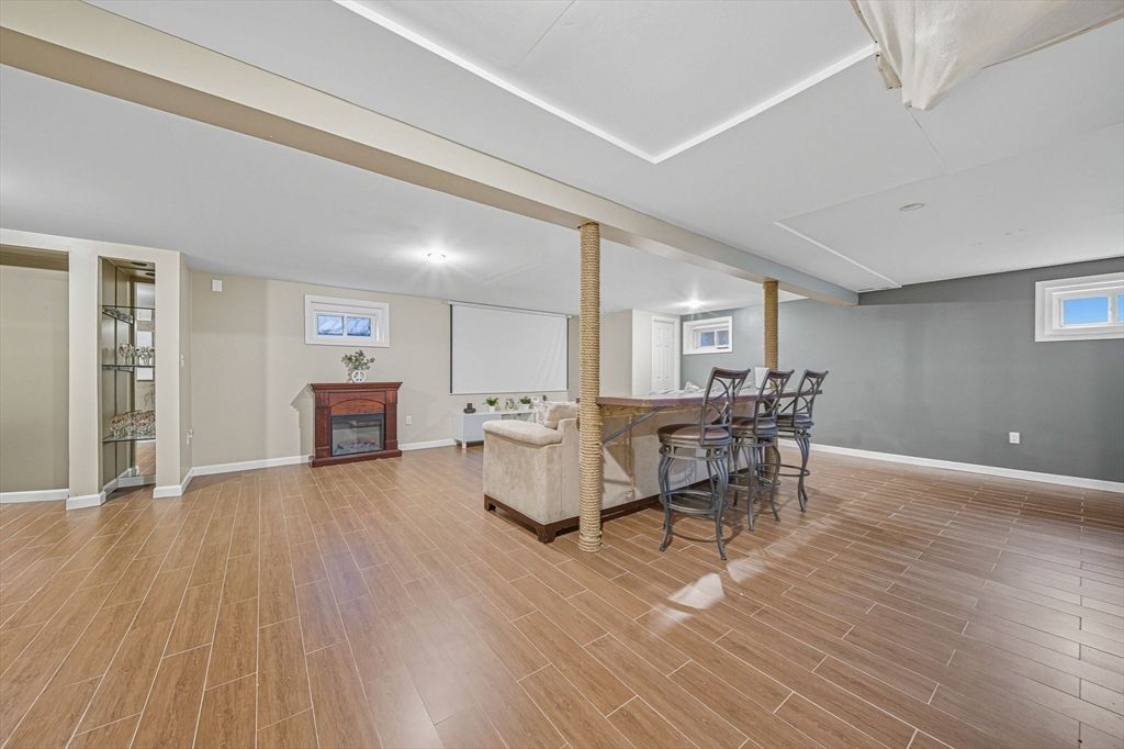 Interior, Recessed Lighting, Wood Texture Flooring