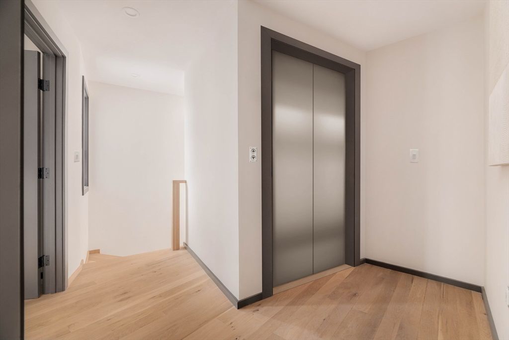 Elevator, Interior, Wood Texture Flooring