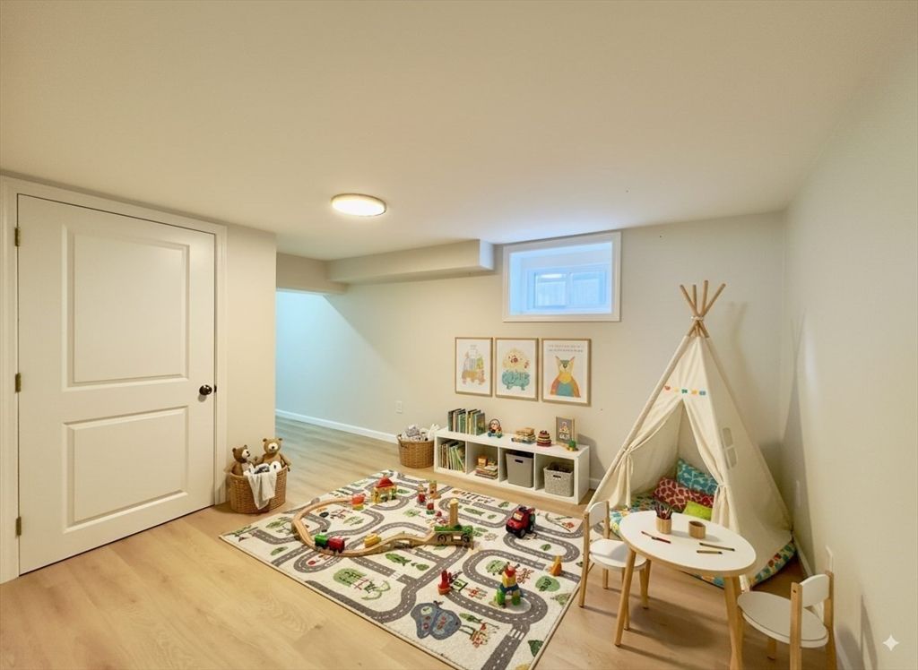 Interior, Recessed Lighting, Wood Texture Flooring