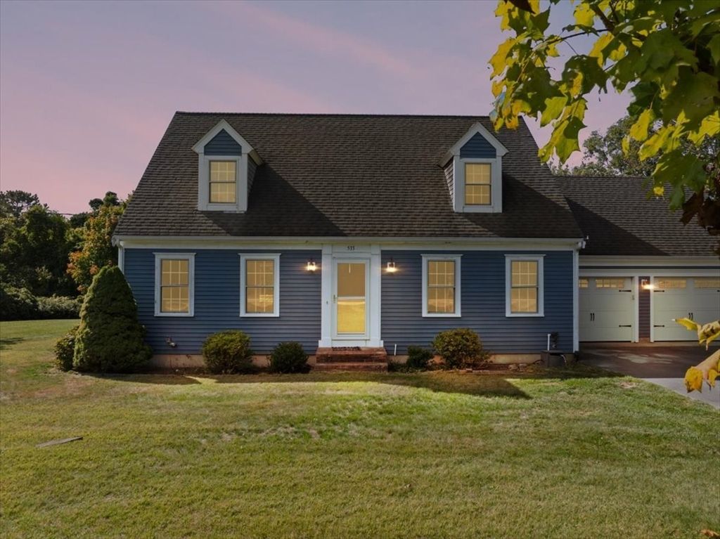 Attached, Exterior, Facade, Cape Cod