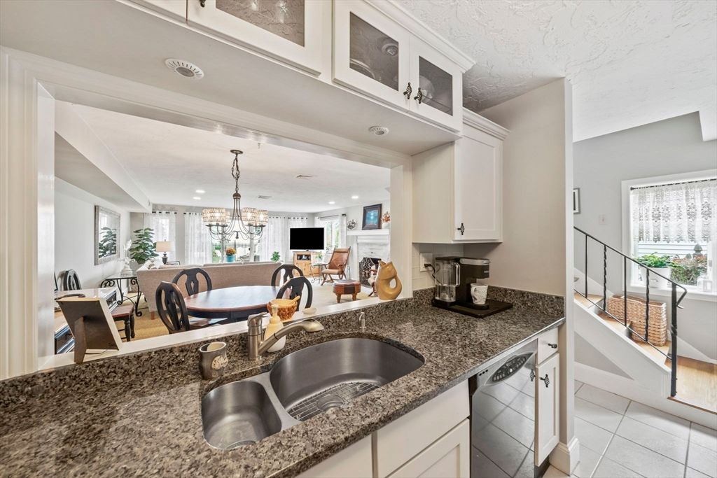 Chandelier, Dining room, Interior, Kitchen, Recessed Lighting