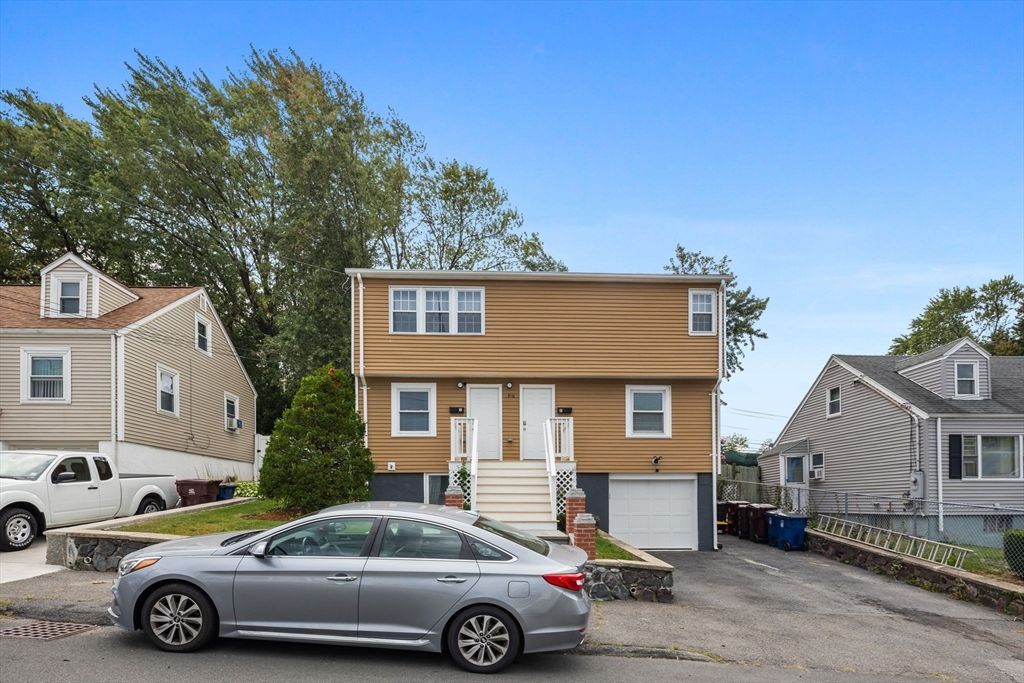 Attached, Exterior, Facade, Rowhouse