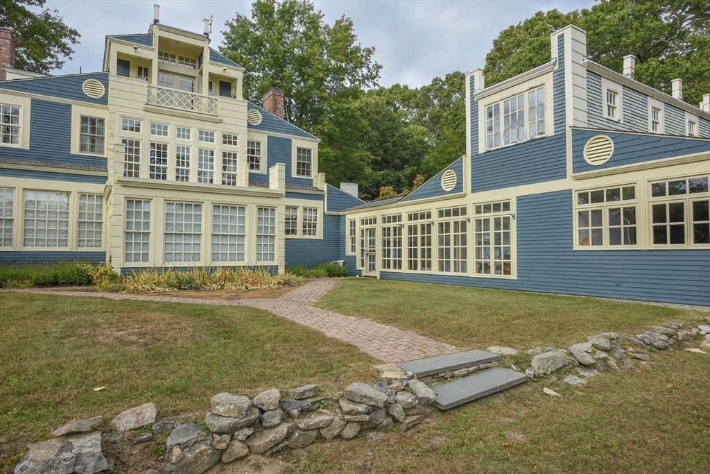 Backyard, Exterior, Facade, Queen Anne Victorian