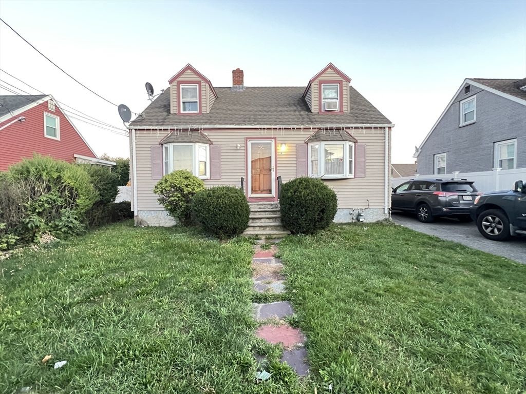 Exterior, Facade, Cape Cod