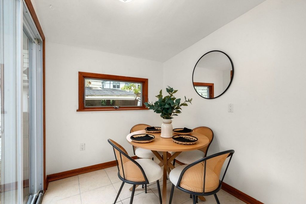 Dining room, Interior
