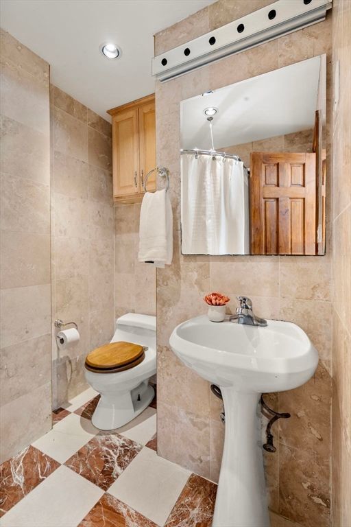 Bathroom, Interior, Recessed Lighting