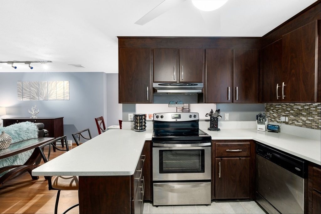 Dining room, Interior, Kitchen, Stainless Steel Appliances, Wood Texture Flooring
