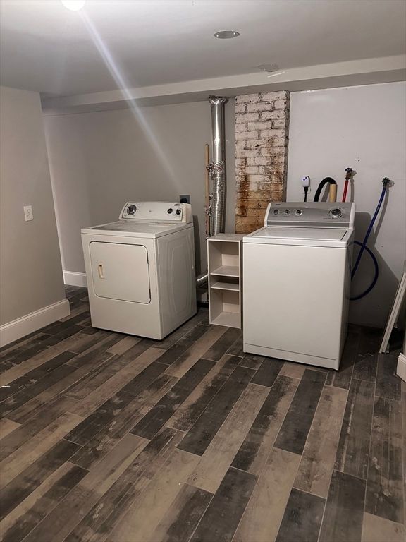 Interior, Recessed Lighting, Washer, Wood Texture Flooring