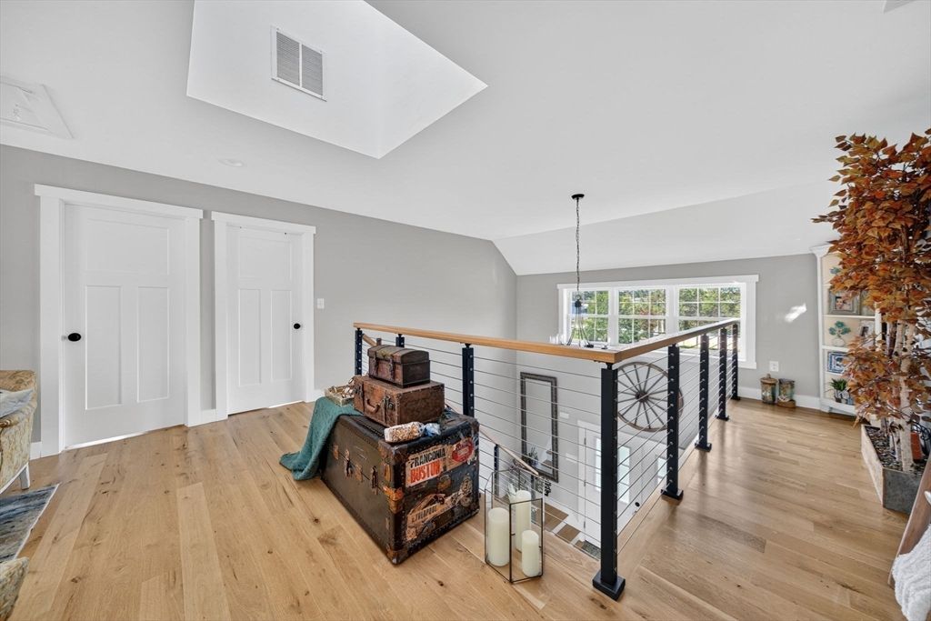 Interior, Pendant Lights, Wood Texture Flooring