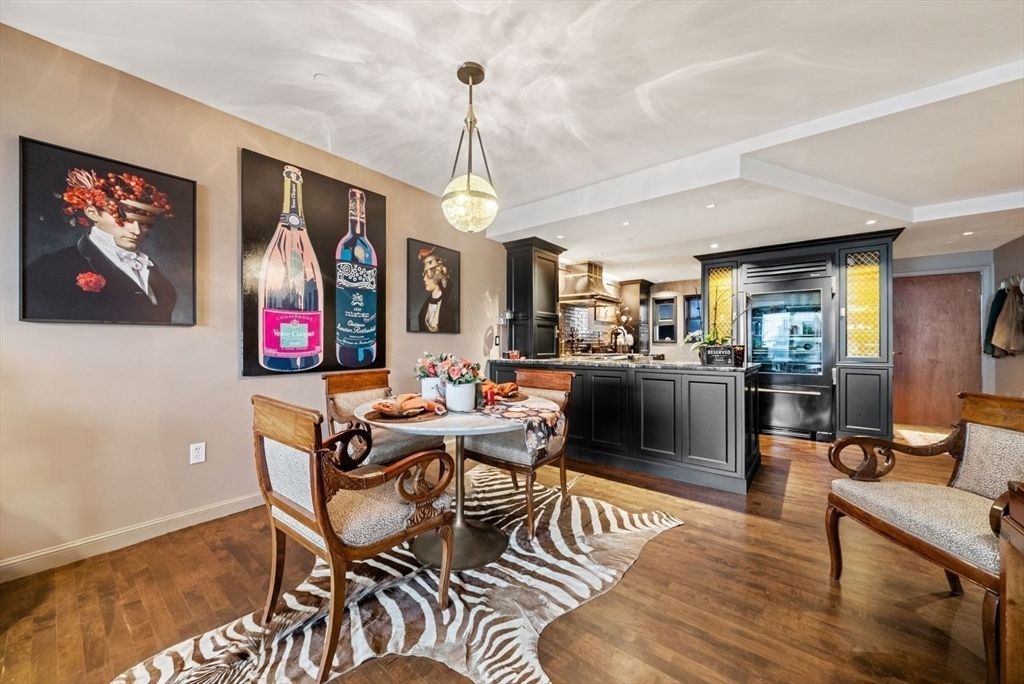 Dining room, Interior, Kitchen, Pendant Lights, Recessed Lighting, Wood Texture Flooring