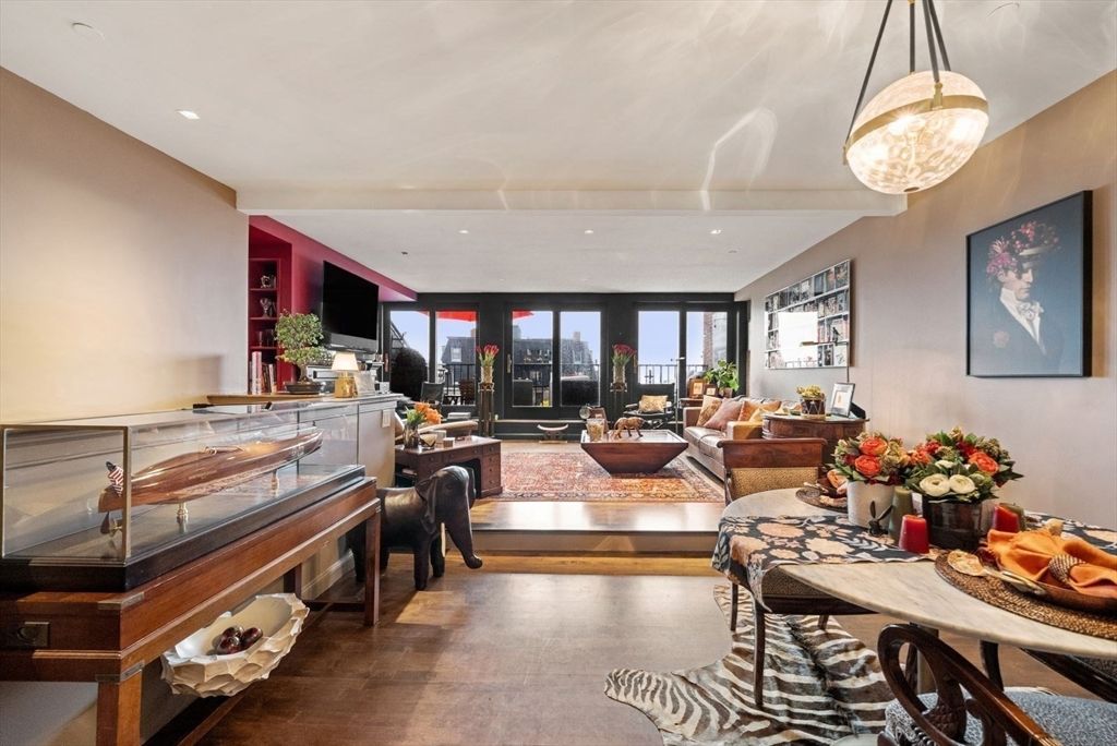 Dining room, Interior, Living room, Pendant Lights, Recessed Lighting