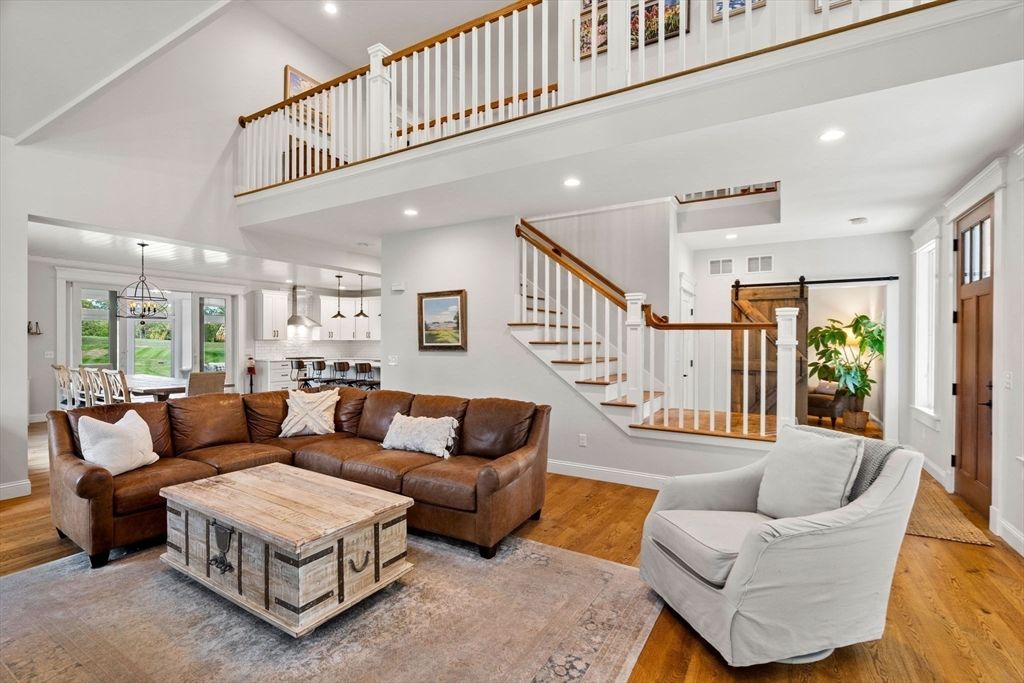 Dining room, Interior, Living room, Pendant Lights, Recessed Lighting, Wood Texture Flooring