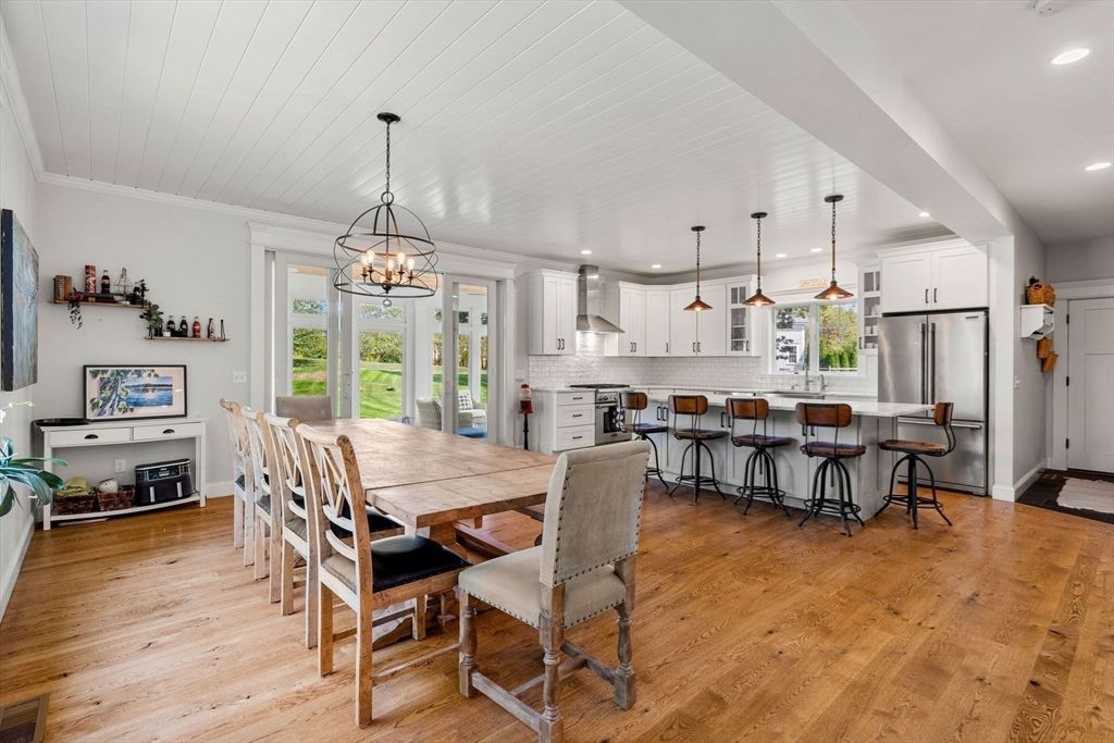 Chandelier, Dining room, Interior, Kitchen, Pendant Lights, Recessed Lighting, Stainless Steel Appliances, Wood Texture Flooring