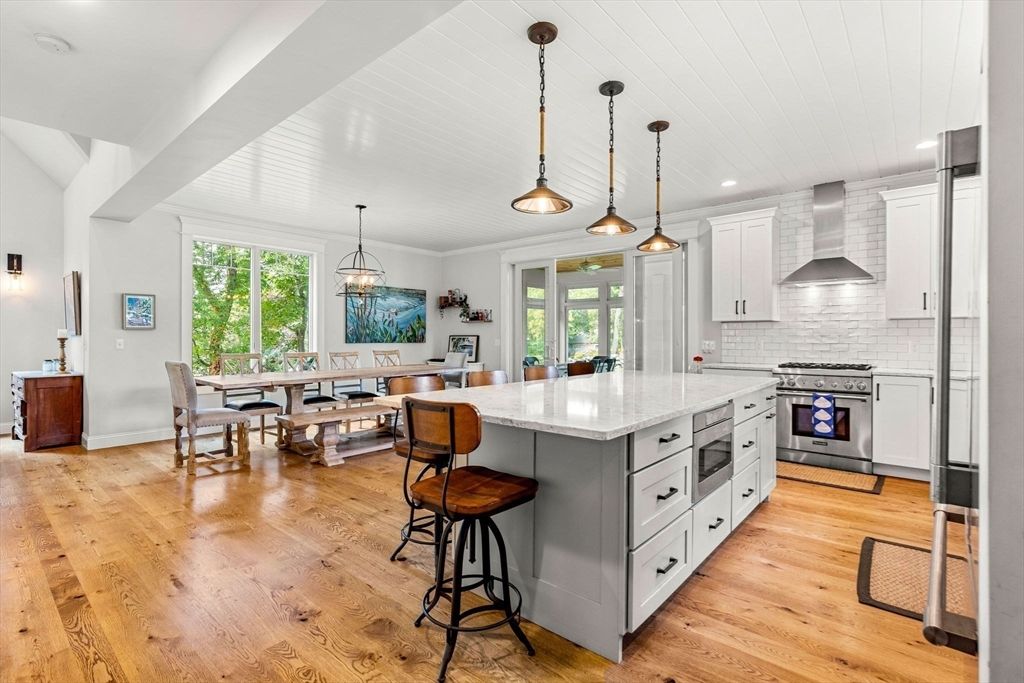 Dining room, Interior, Kitchen, Pendant Lights, Recessed Lighting, Stainless Steel Appliances, Wood Texture Flooring