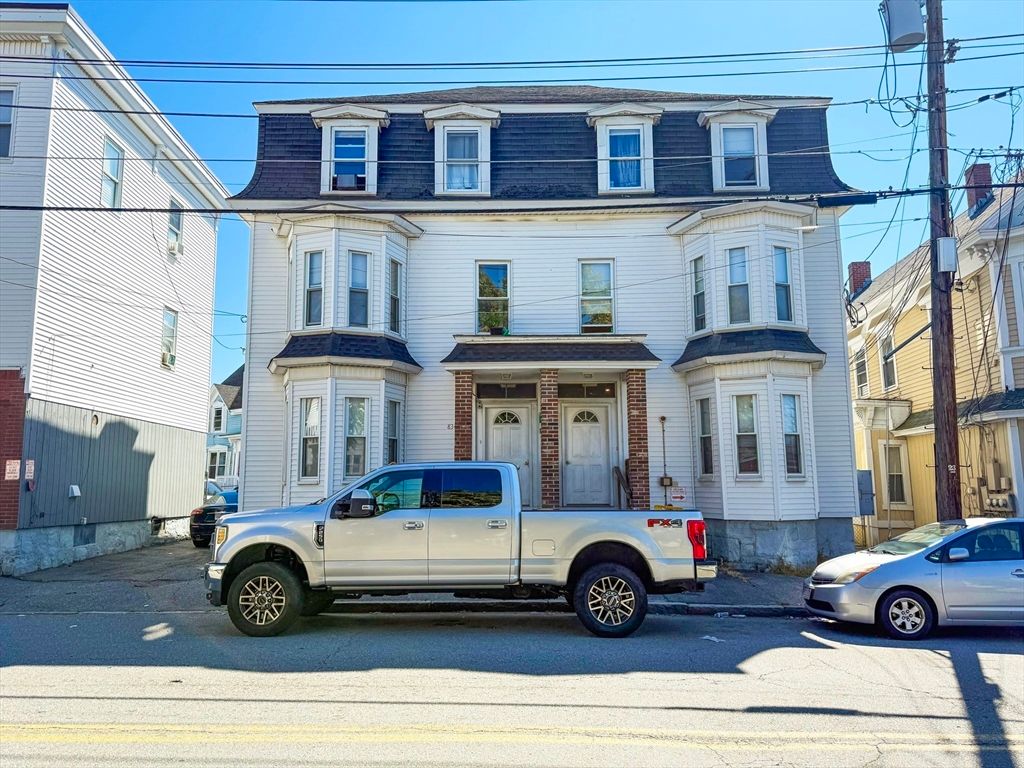 Exterior, Facade, Rowhouse