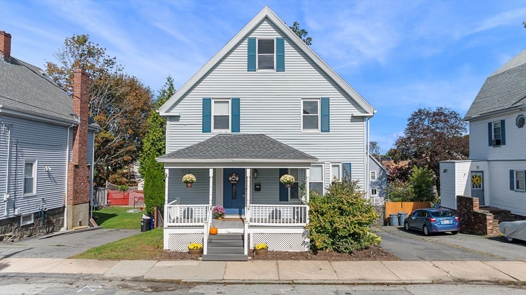 Exterior, Facade, Queen Anne Victorian