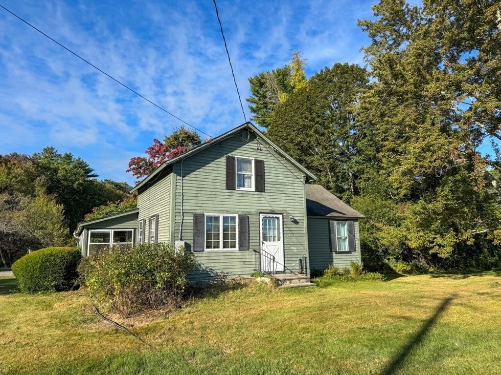 Backyard, Exterior, Facade, Queen Anne Victorian