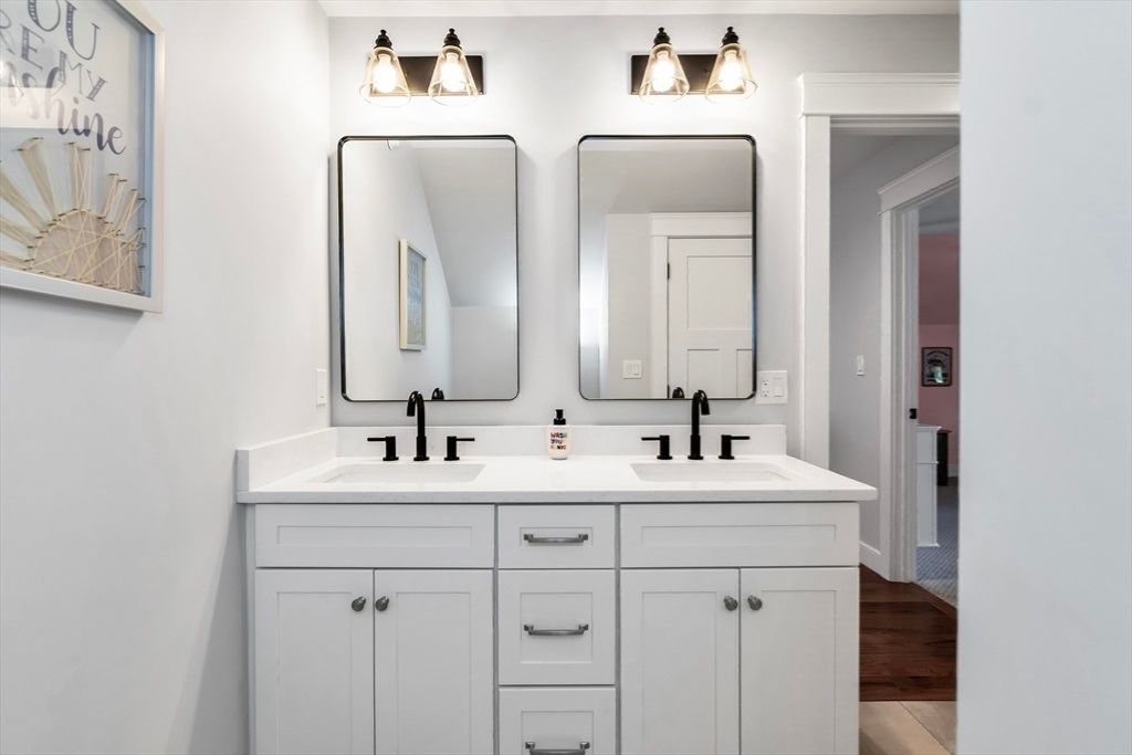 Bathroom, Dual Sink Vanities, Interior