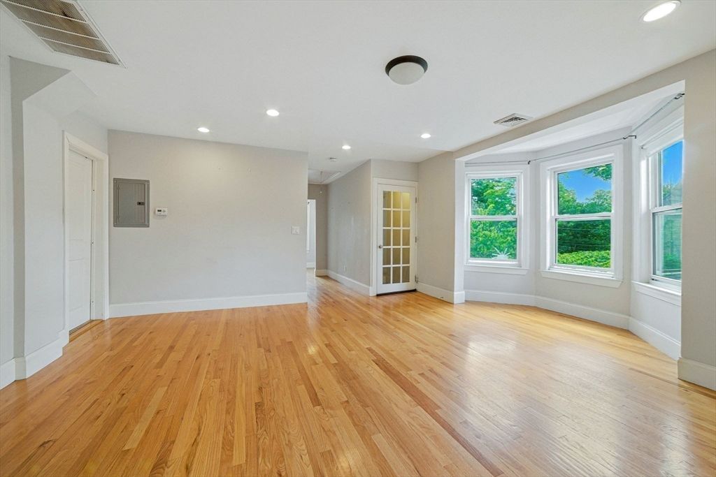 Empty room, Interior, Recessed Lighting, Wood Texture Flooring