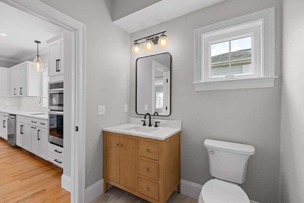 Bathroom, Interior, Pendant Lights, Wood Texture Flooring