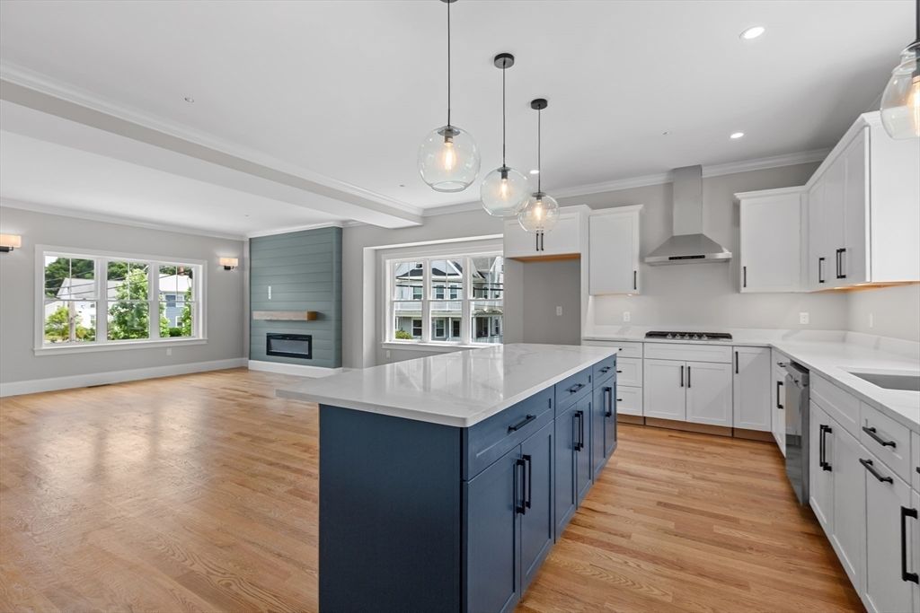 Fireplace, Interior, Kitchen, Pendant Lights, Recessed Lighting, Wood Texture Flooring