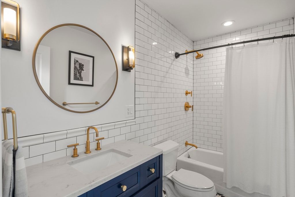 Bathroom, Interior, Recessed Lighting