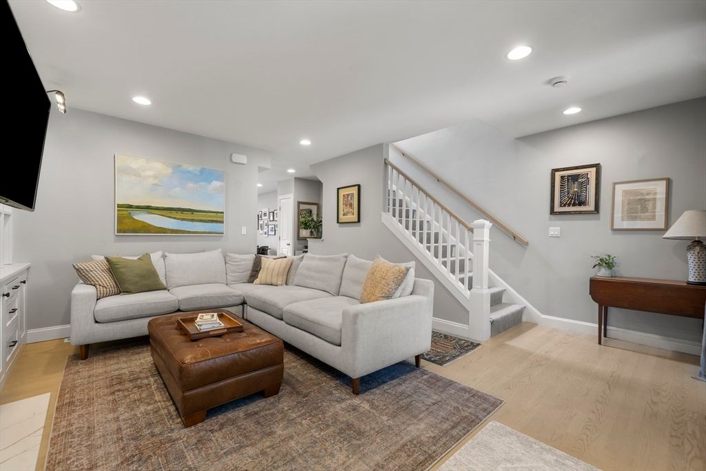 Interior, Living room, Recessed Lighting, Wood Texture Flooring