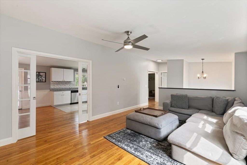 Interior, Kitchen, Living room, Pendant Lights, Wood Texture Flooring