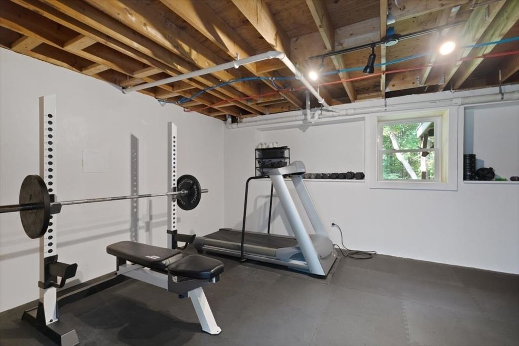 Fitness Equipment, Interior, Wooden Beams, Wooden Ceilings
