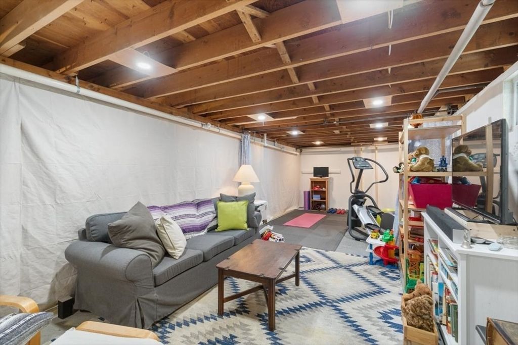 Fitness Equipment, Interior, Living room, Recessed Lighting, Wooden Beams, Wooden Ceilings