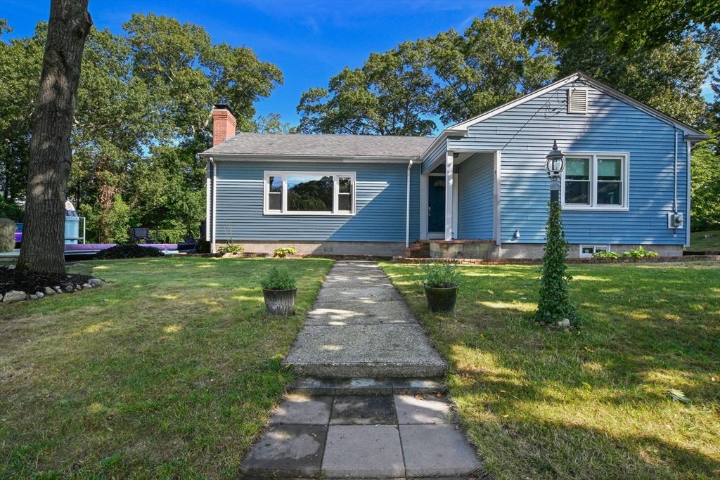 Backyard, Exterior, Facade, Ranch