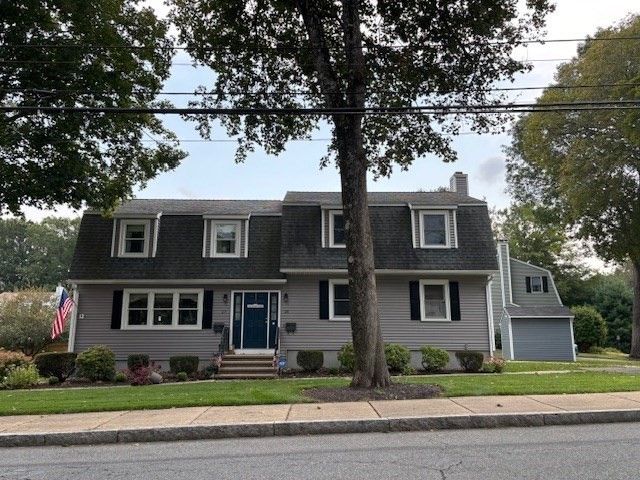 Exterior, Facade, Cape Cod