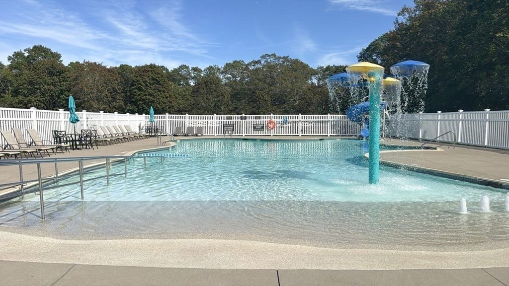 Exterior, Playground, Pool