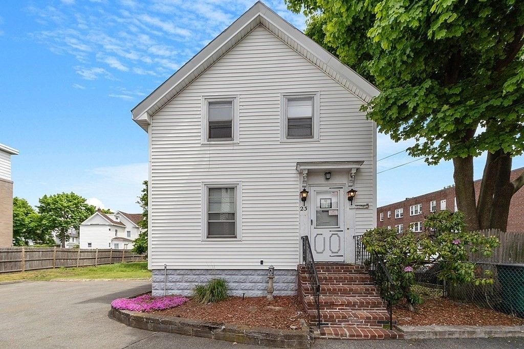 Exterior, Facade, Queen Anne Victorian