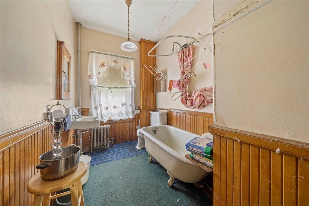 Bathroom, Free Standing Baths, Interior, Pendant Lights, Wooden Walls