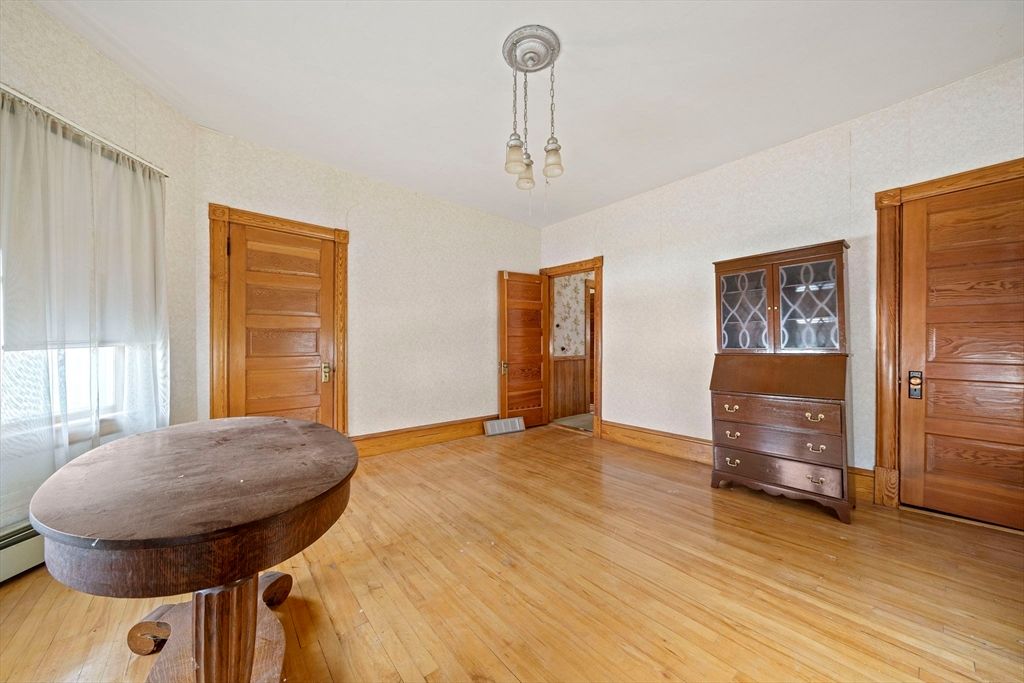 Interior, Pendant Lights, Wood Texture Flooring