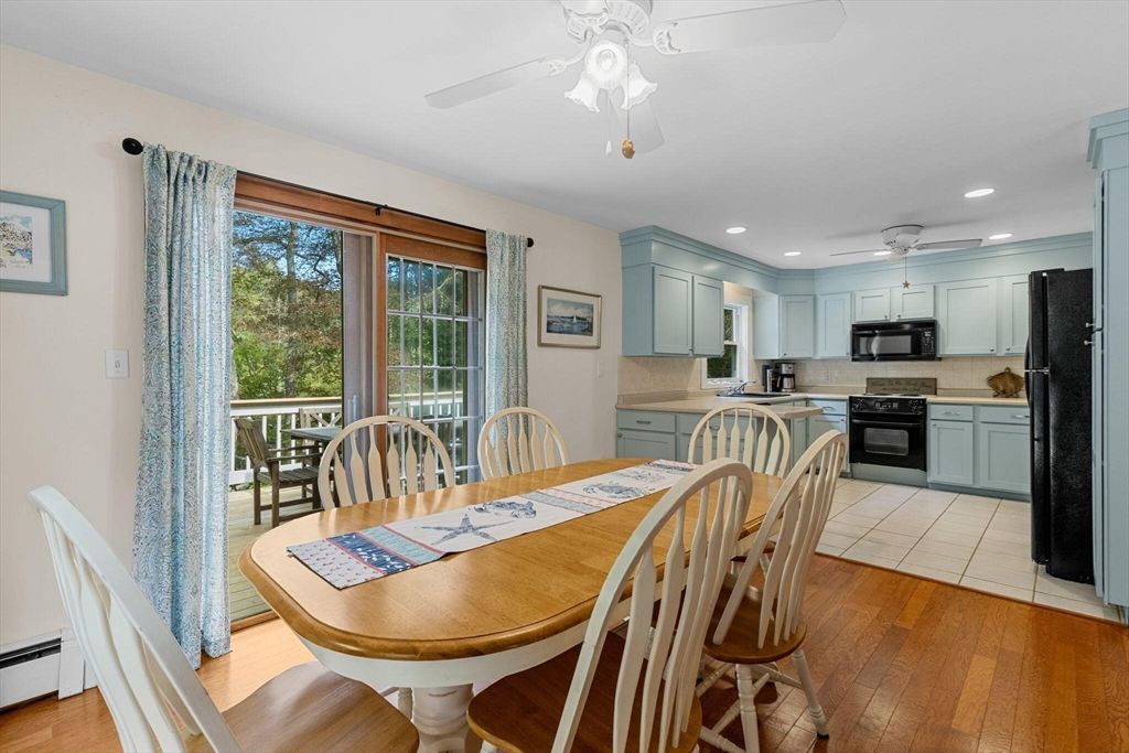 Dining room, Interior, Kitchen, Recessed Lighting, Wood Texture Flooring